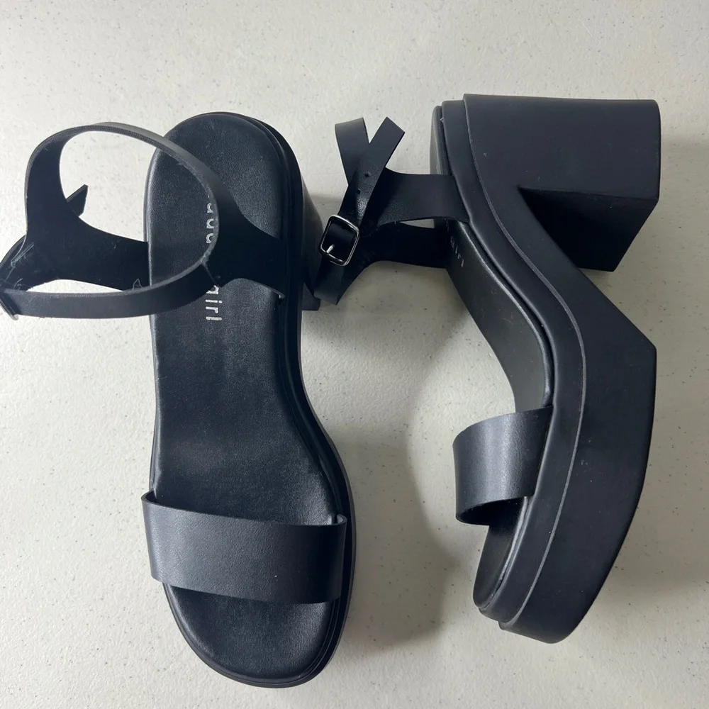 Madden Girl Black Platform Sandals 7.5